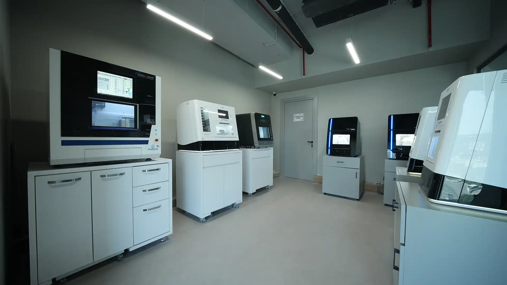 Esnan Digital Lab bünyesinde kullanılan dijital dental üretim ve CAD/CAM cihazları