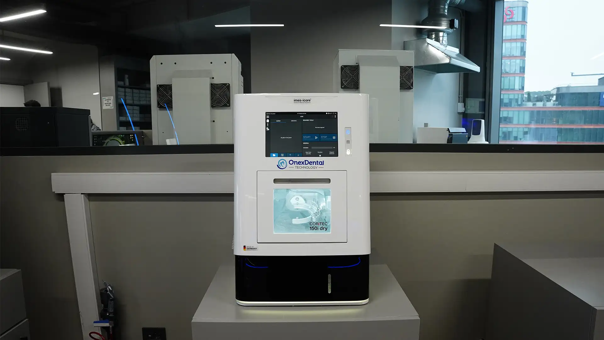 Esnan Digital Lab bünyesinde kullanılan OneX Dental dijital üretim cihazı