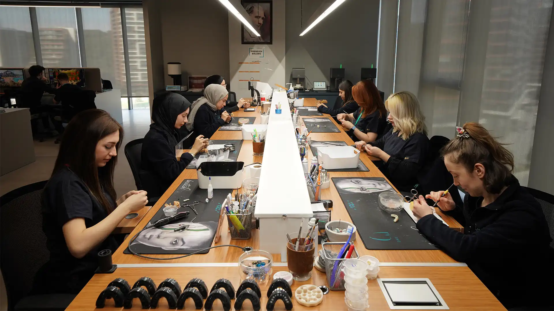 Esnan Digital Lab ekibinin dijital dental üretim süreçleri için gerçekleştirdiği ekip çalışması